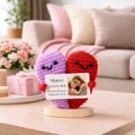 Handmade crochet heart couple decoration with personalized photo message card, displayed on a wooden stand as a sentimental home décor gift.